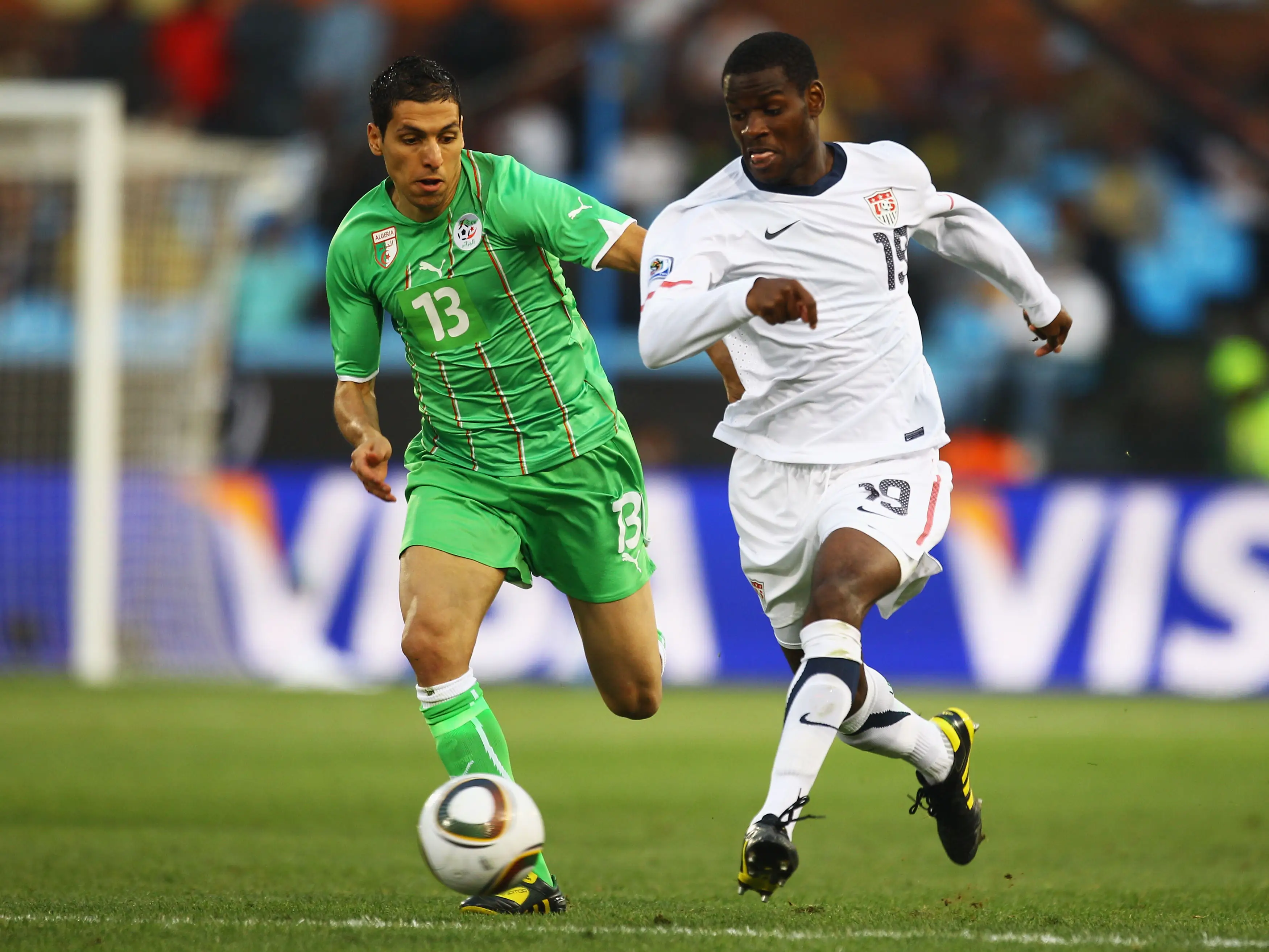 Maurice Edu playing soccer