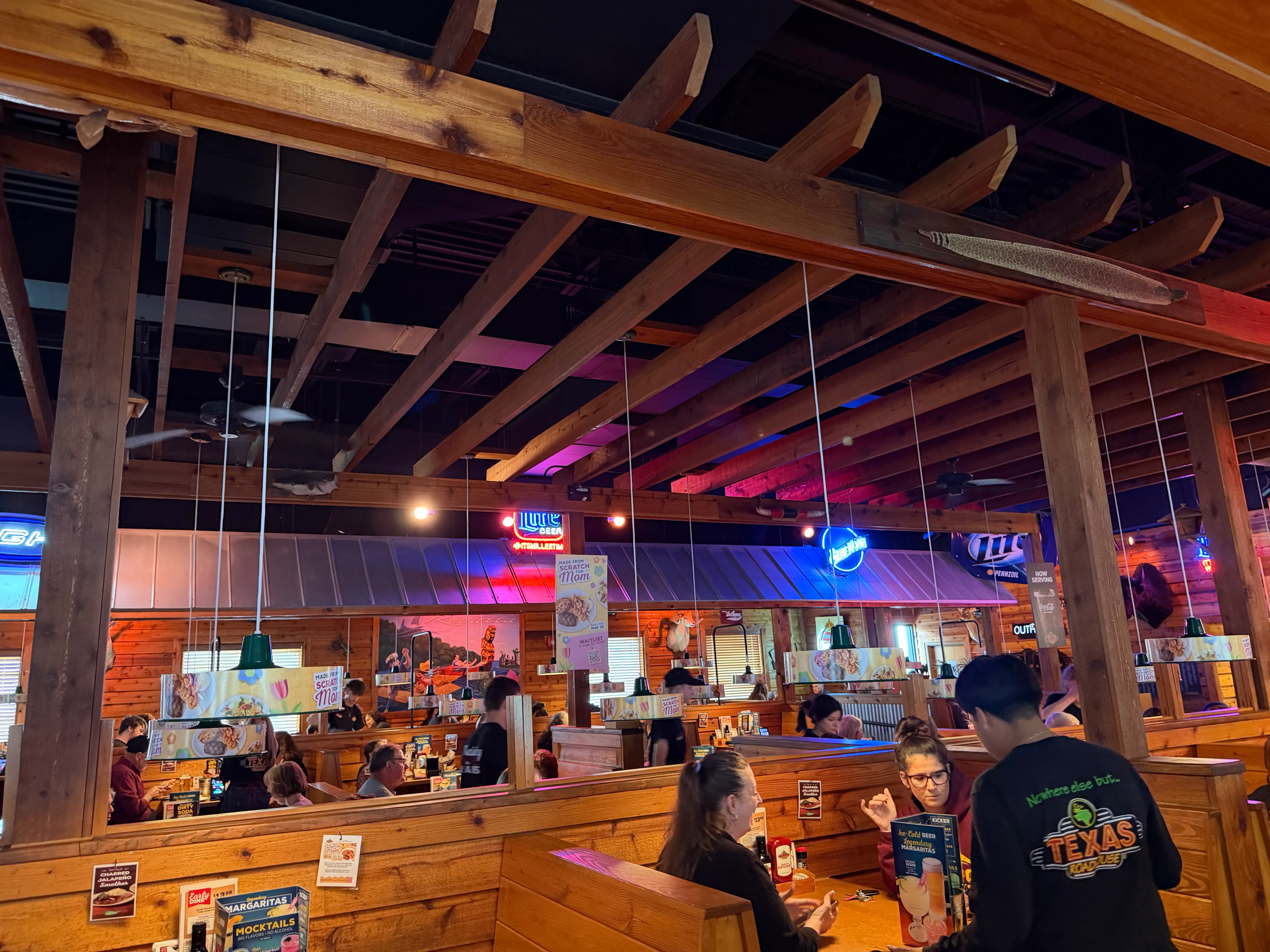 Crowded interior of Texas Roadhouse