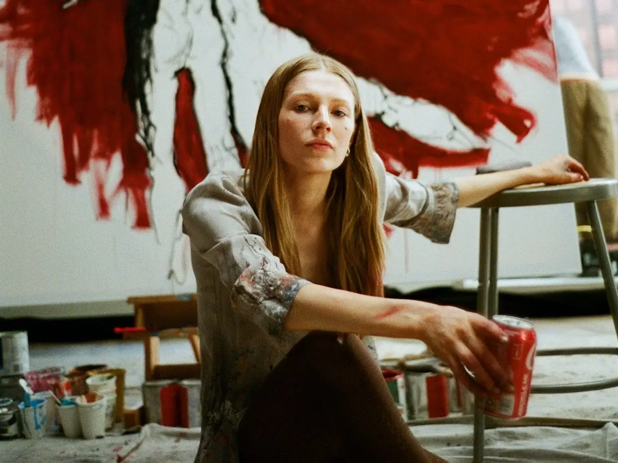 Hunter Schafer as Jules in 