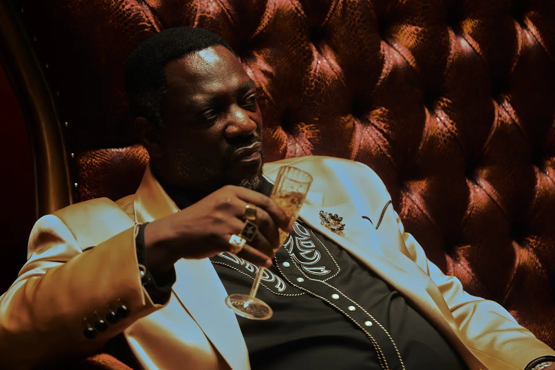 Adewale Akinnuoye-Agbaje as Alamo in 