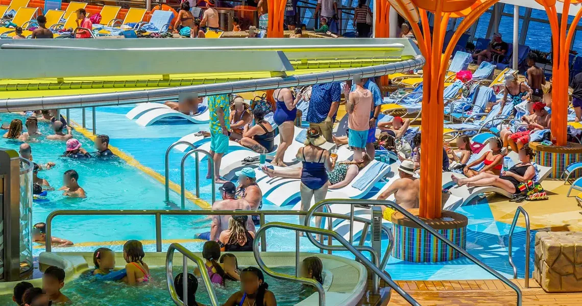 Disappointing photos show what it’s really like to go on a cruise