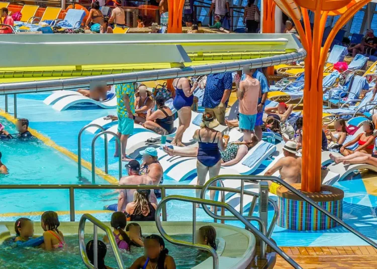 Disappointing photos show what it’s really like to go on a cruise
