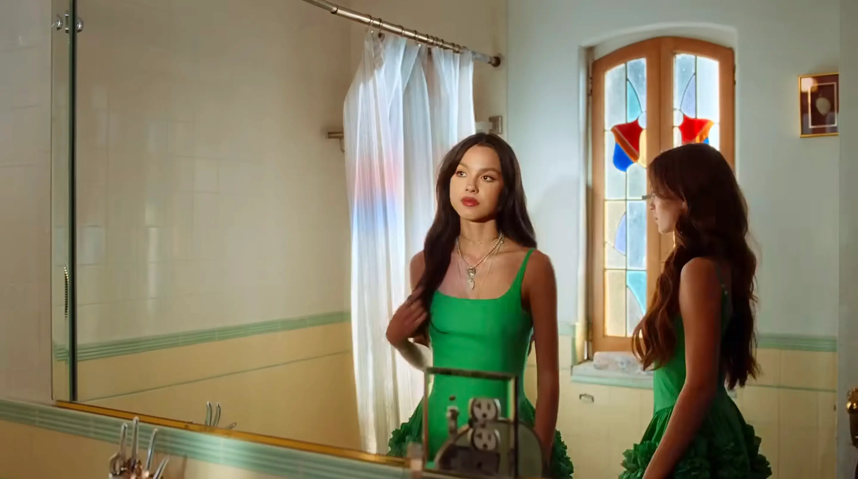 Olivia Rodrigo and Talia Ryder in the