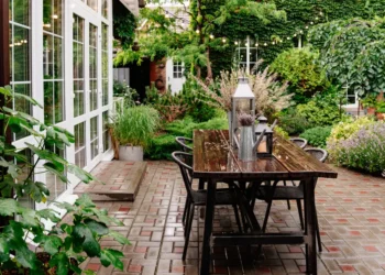 5 backyard trends that are in this year, and 4 that are out, according to landscapers, gardeners, and interior designers