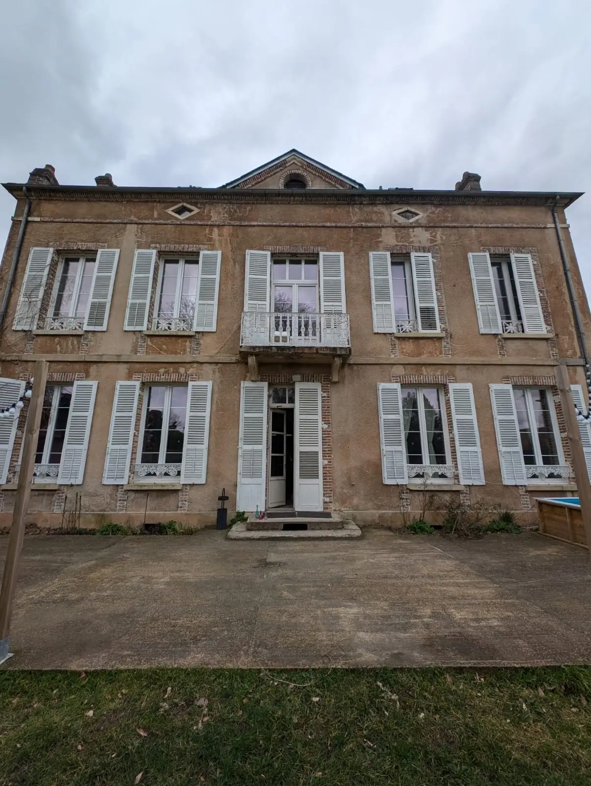 The exterior of the chateau Celina Tolbert stayed at