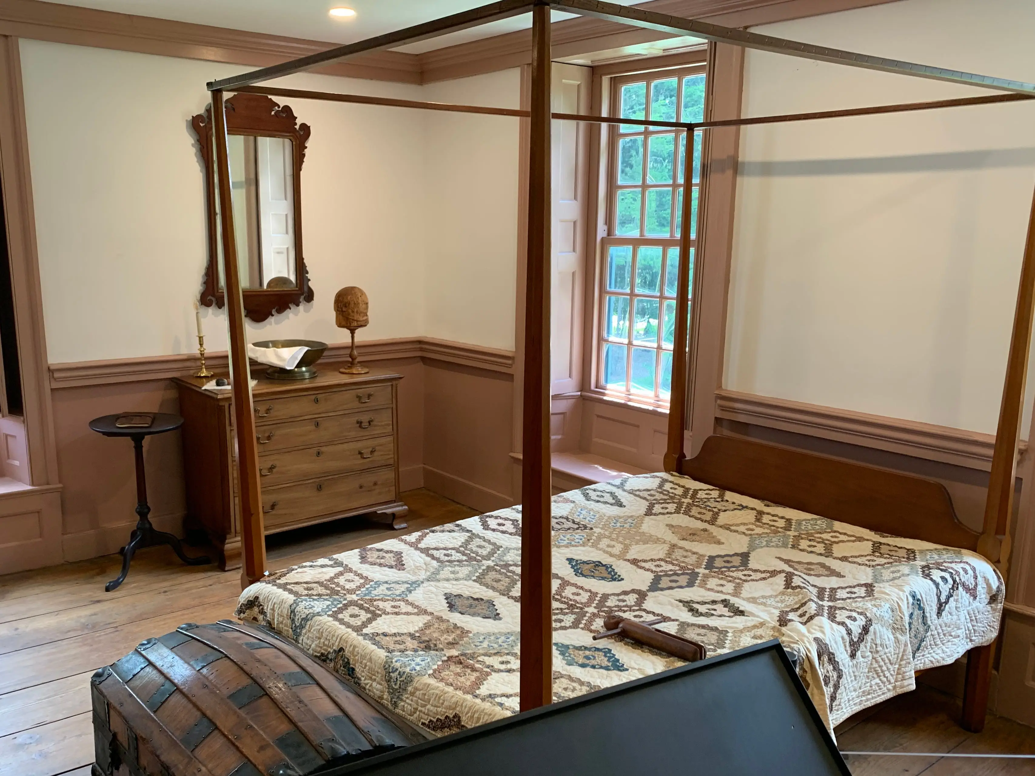Master bed which sits where Washington slept
