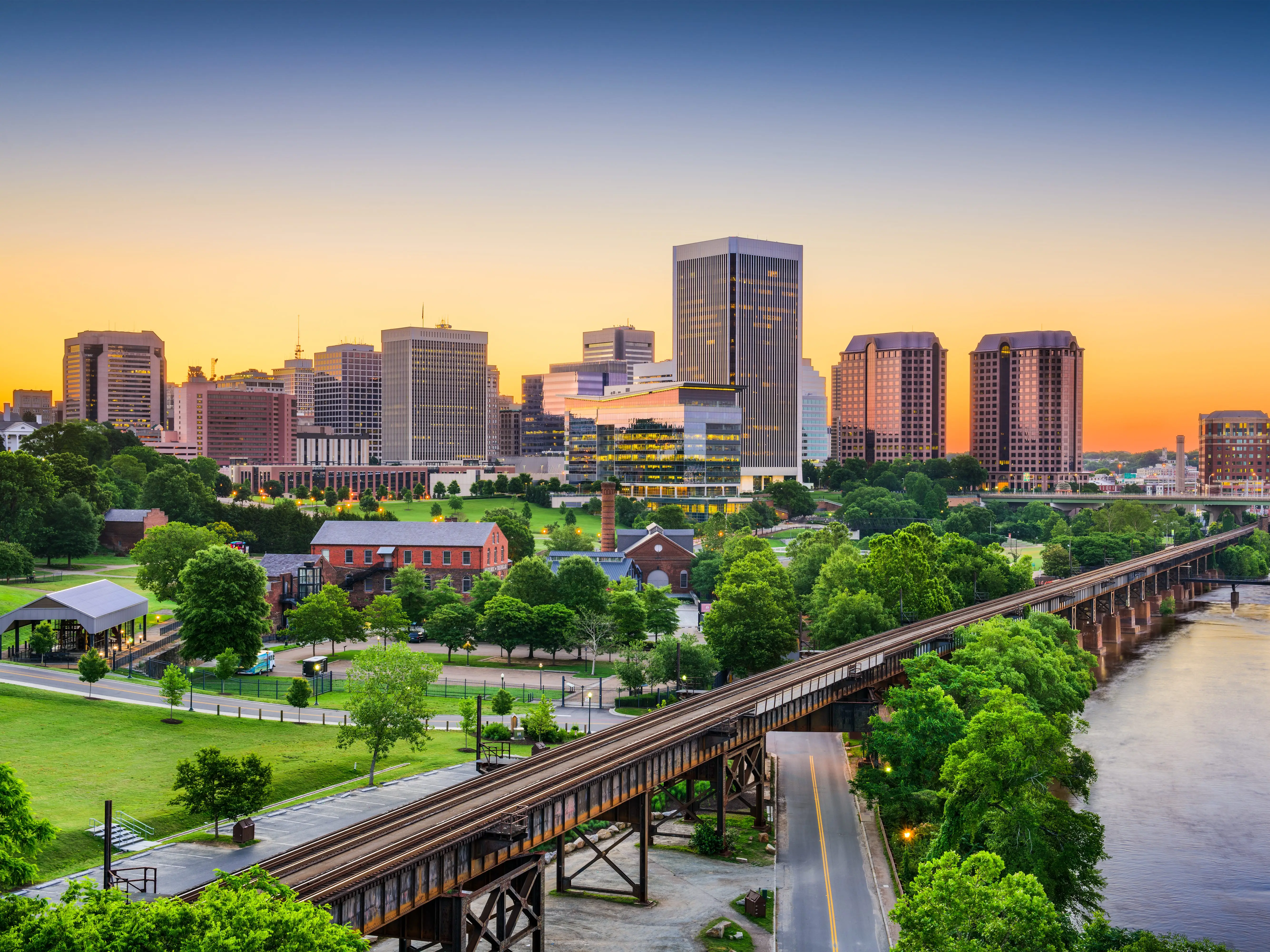 Richmond, Virginia, USA downtown skyline.