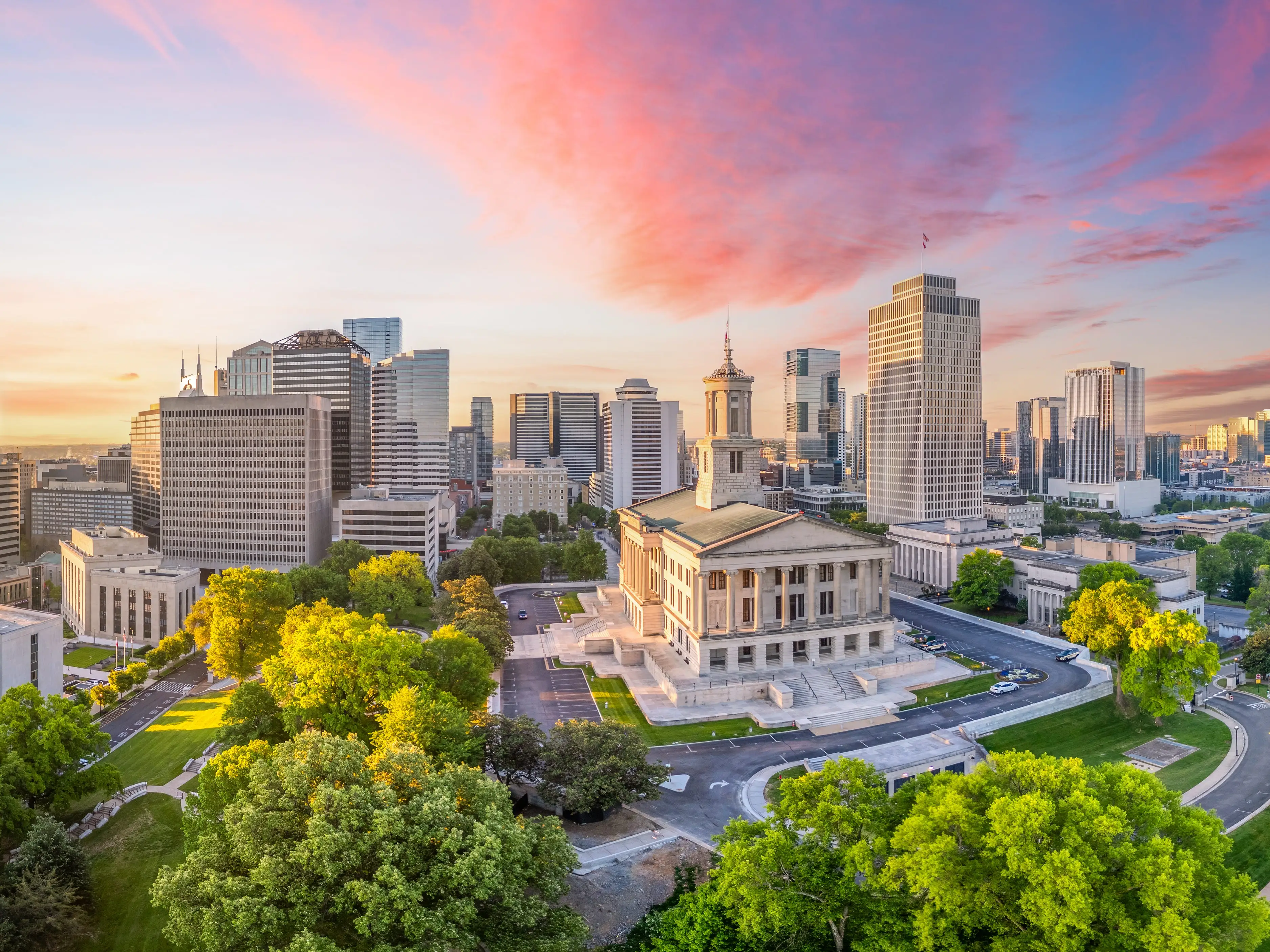 Nashville, Tennessee, USA skyline at dawn.