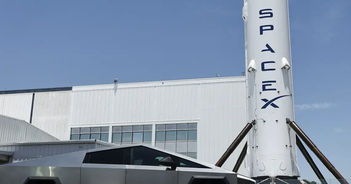 JPMorgan CEO Jamie Dimon rolled out the red carpet for Elon Musk ahead of SpaceX’s IPO