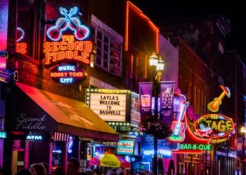 I grew up in Nashville. There are 7 things I wish tourists knew before they visited.