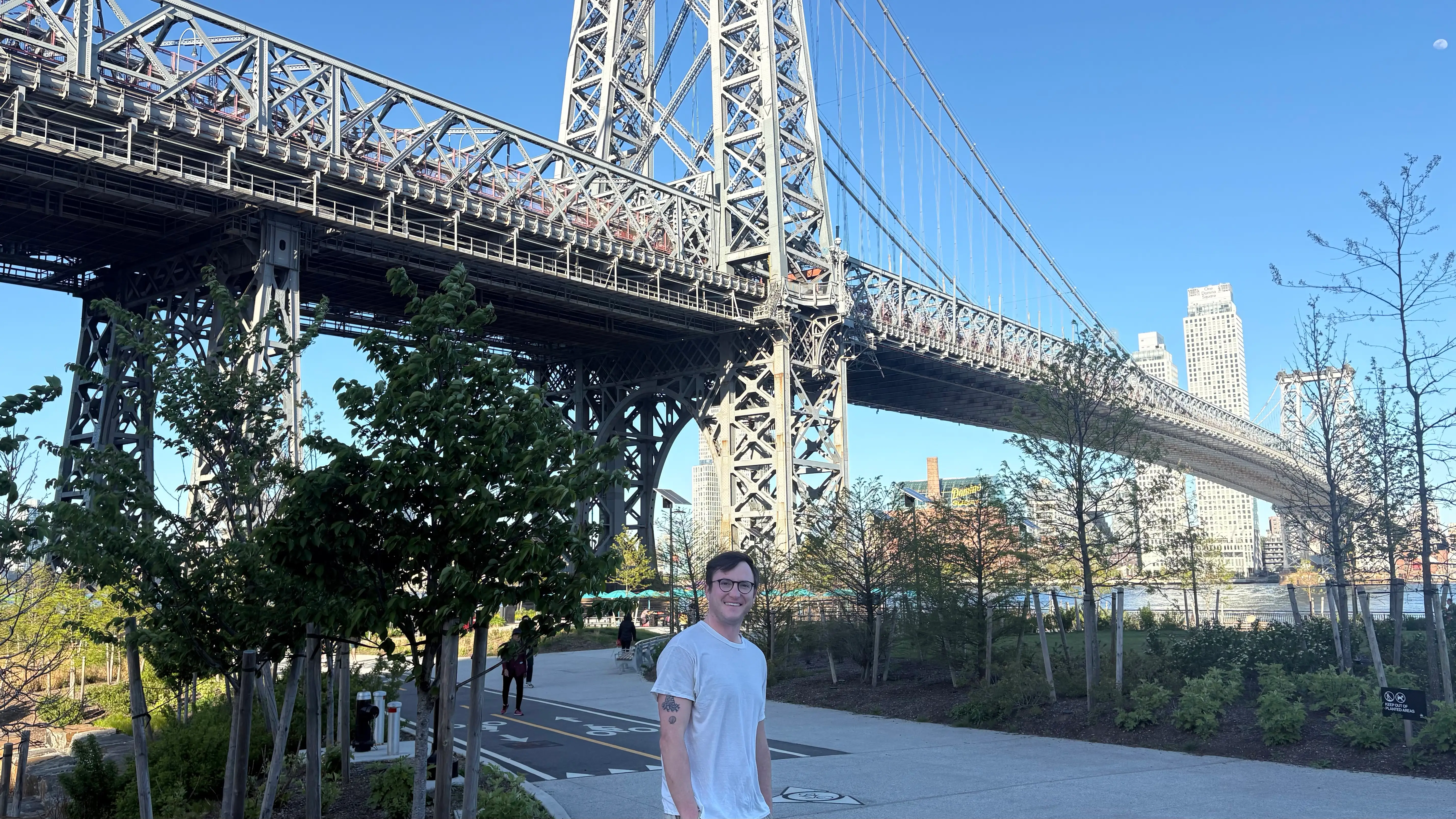 Man under Williamsburg bridge