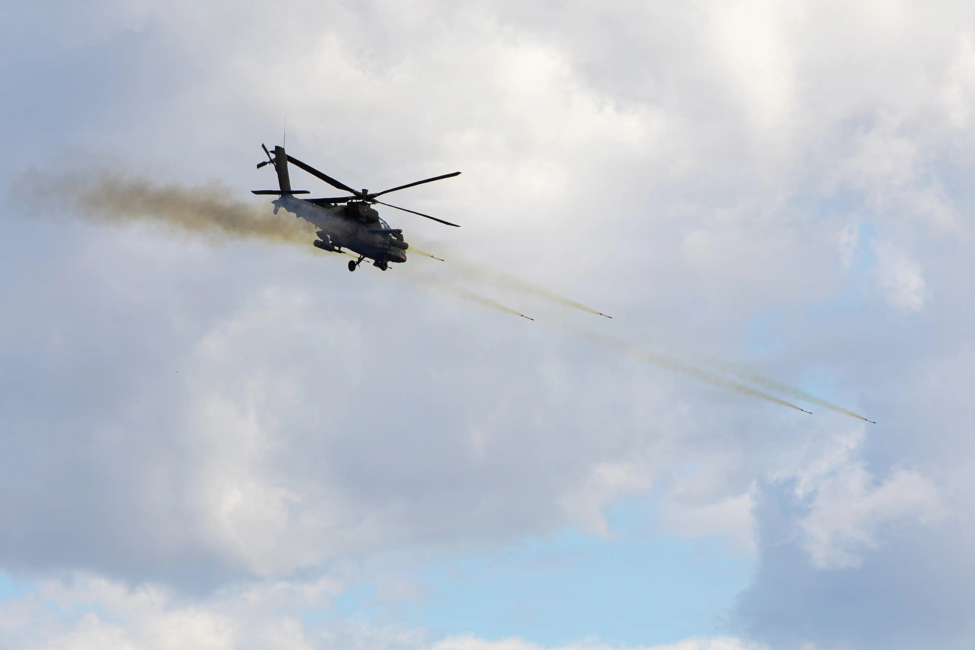 A US Army AH-64E Apache conducts a strafing run near Torun, Poland, on May 28, 2026.