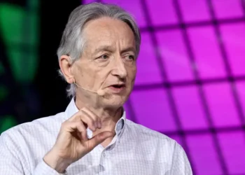 ‘Godfather of AI’ Geoffrey Hinton says the war in Ukraine changed his view of military AI