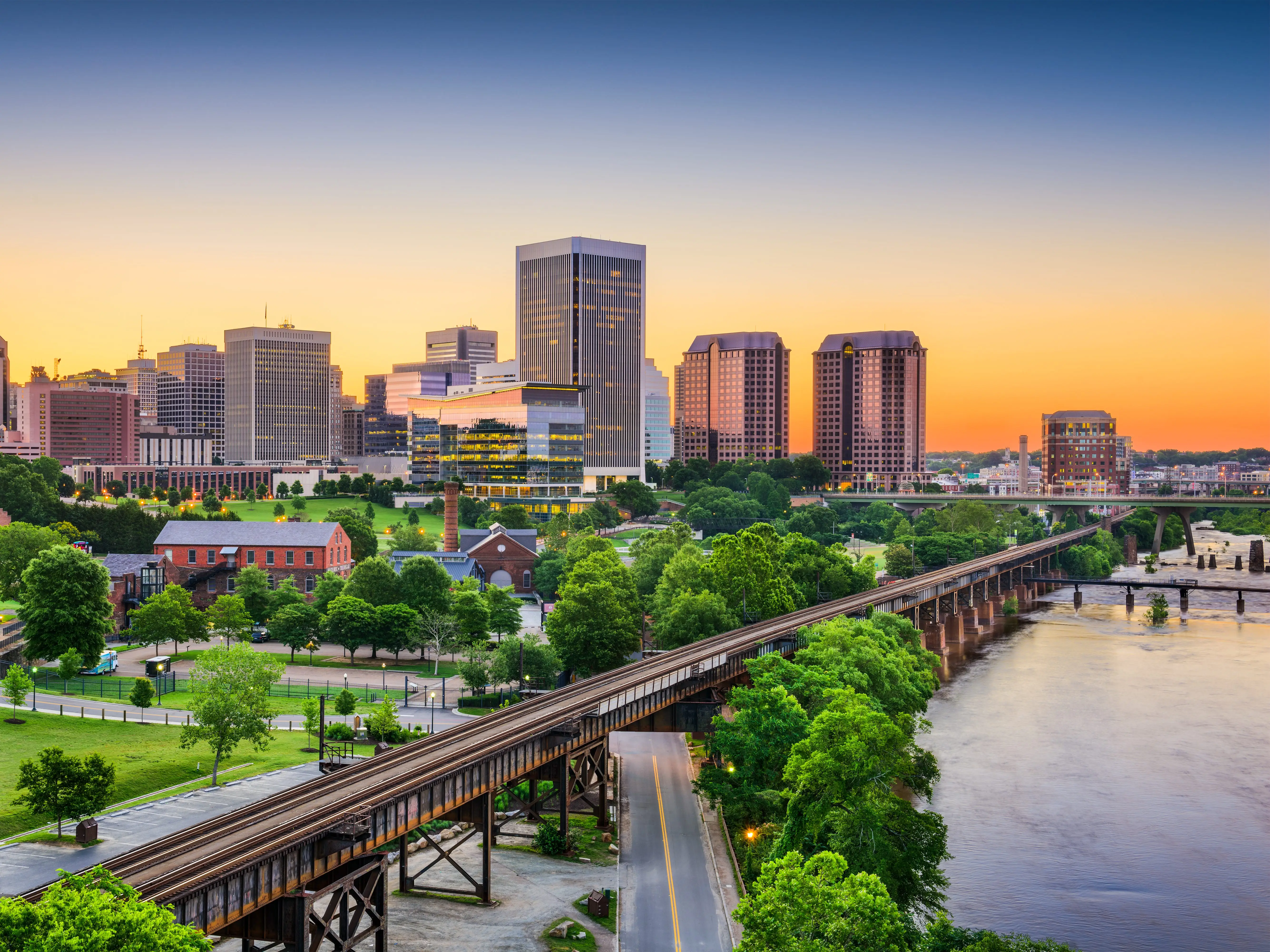 Richmond, Virginia, USA downtown skyline.