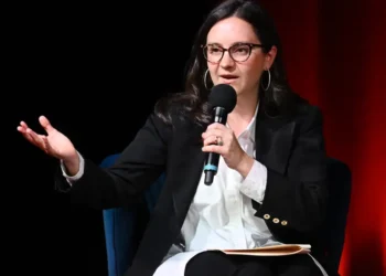 Bari Weiss was supposed to ‘restore trust’ in CBS News. It’s eroding, says CNN’s Brian Stelter.