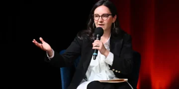 Bari Weiss was supposed to ‘restore trust’ in CBS News. It’s eroding, says CNN’s Brian Stelter.