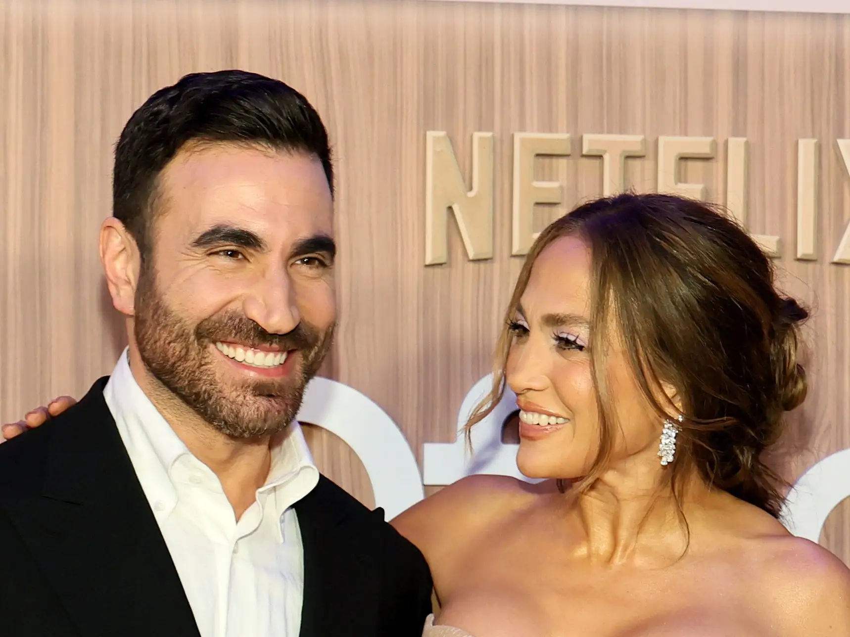 brett goldstein and jennifer lopez