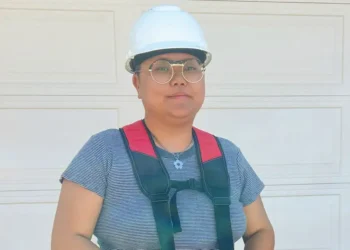 I left tech at 32 and joined the trades. I didn’t like how AI was changing my job — I have no regrets.