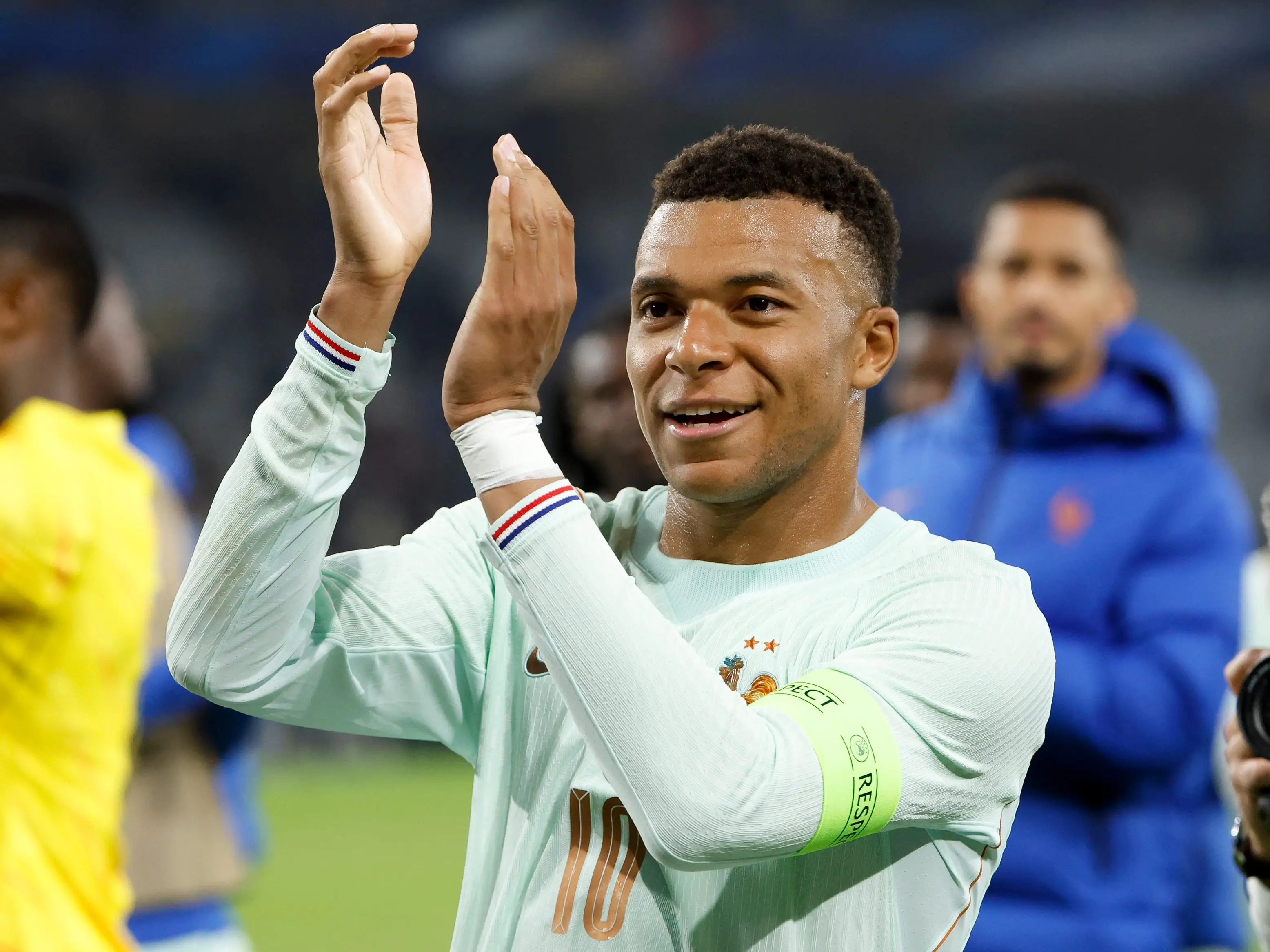 Kylian Mbappé clapping in France uniform