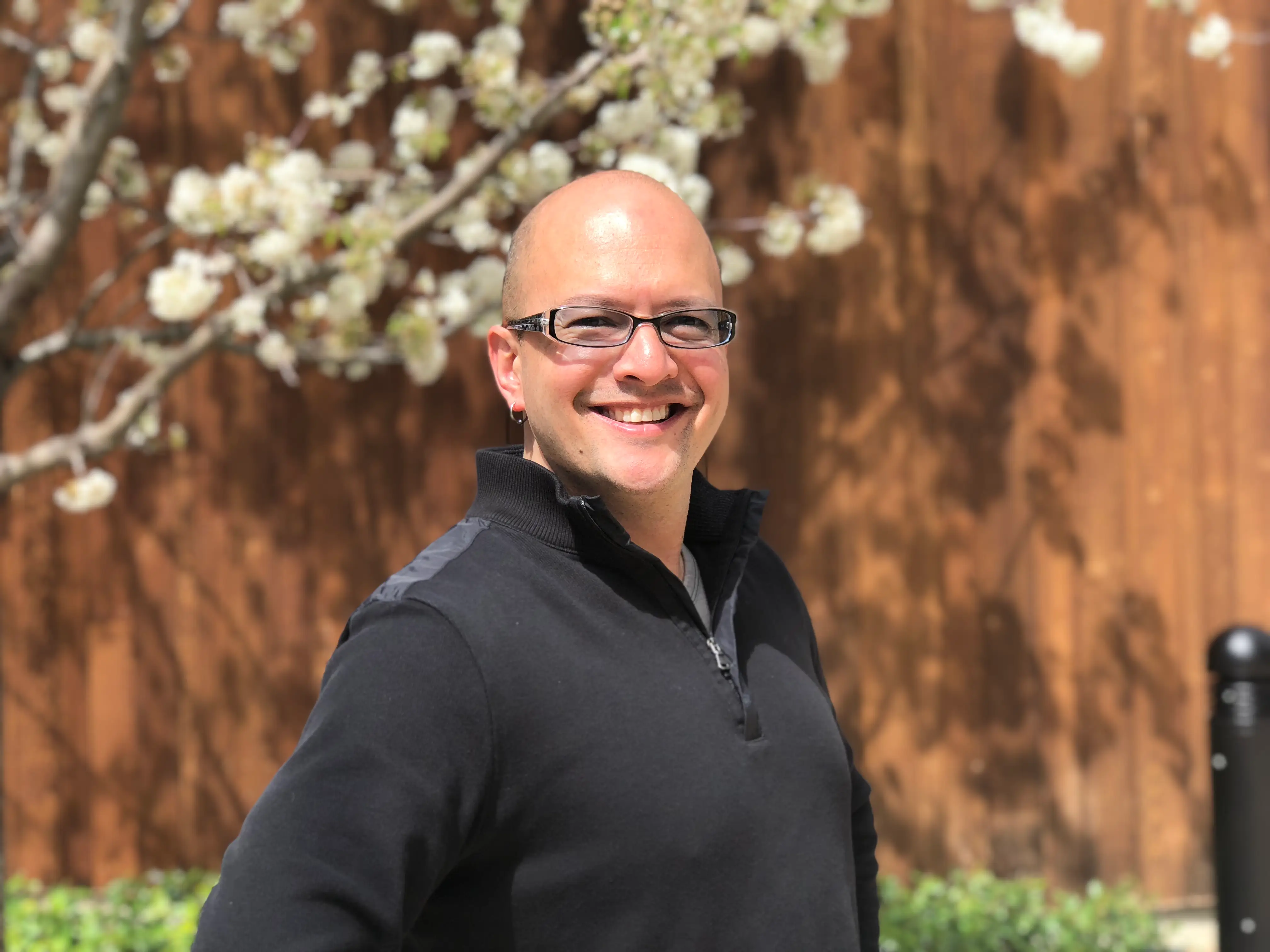 head shot of David Selinger  in front of a fence outside