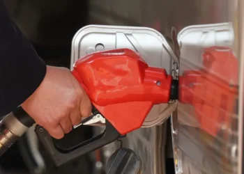 Gas prices have fallen for 3 straight weeks, but they’re still above $4 a gallon
