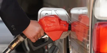 Gas prices have fallen for 3 straight weeks, but they’re still above $4 a gallon