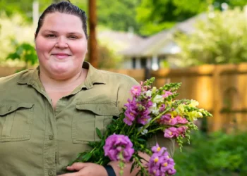 I asked strangers to let me grow flowers in their yards, and 40 people said yes. I turned their kindness into a business.