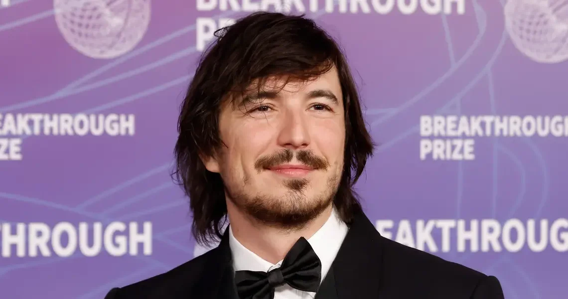 Robinhood layoffs will cut 10% as part of an org chart ‘flattening.’ Read the CEO’s memo.