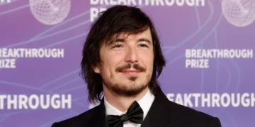 Robinhood layoffs will cut 10% as part of an org chart ‘flattening.’ Read the CEO’s memo.