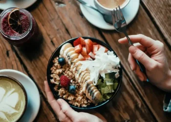 A nutritionist swears by the ‘triple 30’ rule to eat enough protein and fiber for gut health and longevity