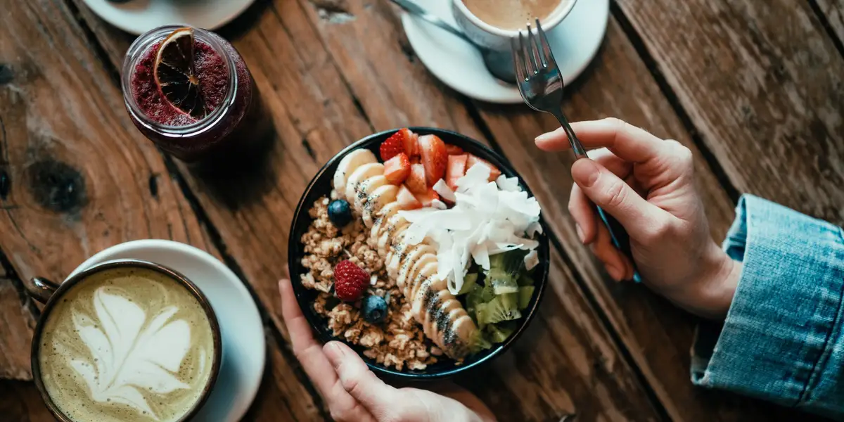 A nutritionist swears by the ‘triple 30’ rule to eat enough protein and fiber for…