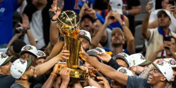 The latest NYC hustle: $100+ to hold a Knicks parade spot