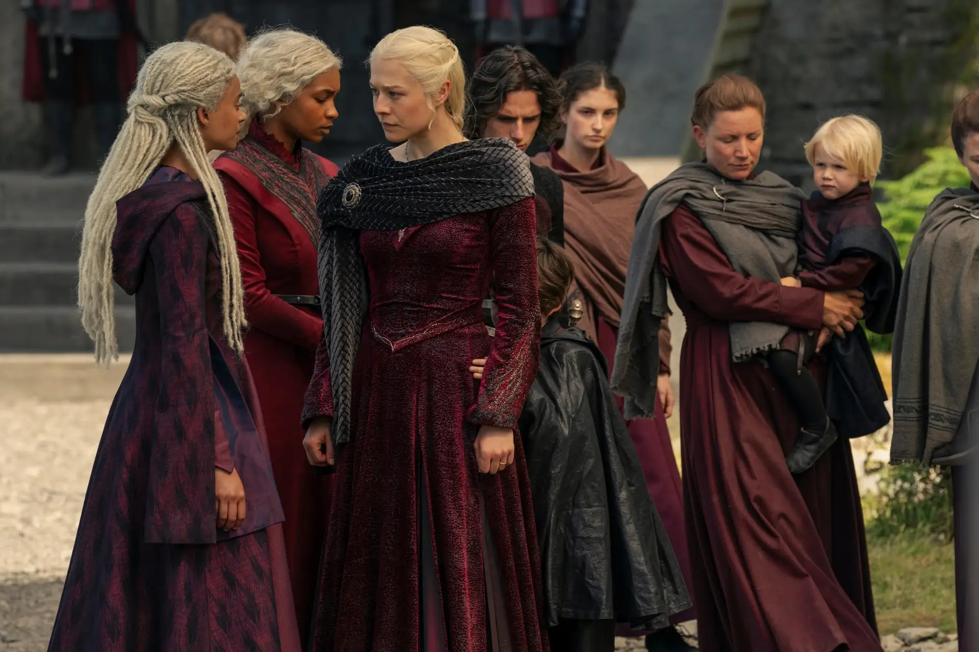 Rhaenyra entrusts Rhaena with her sons in 