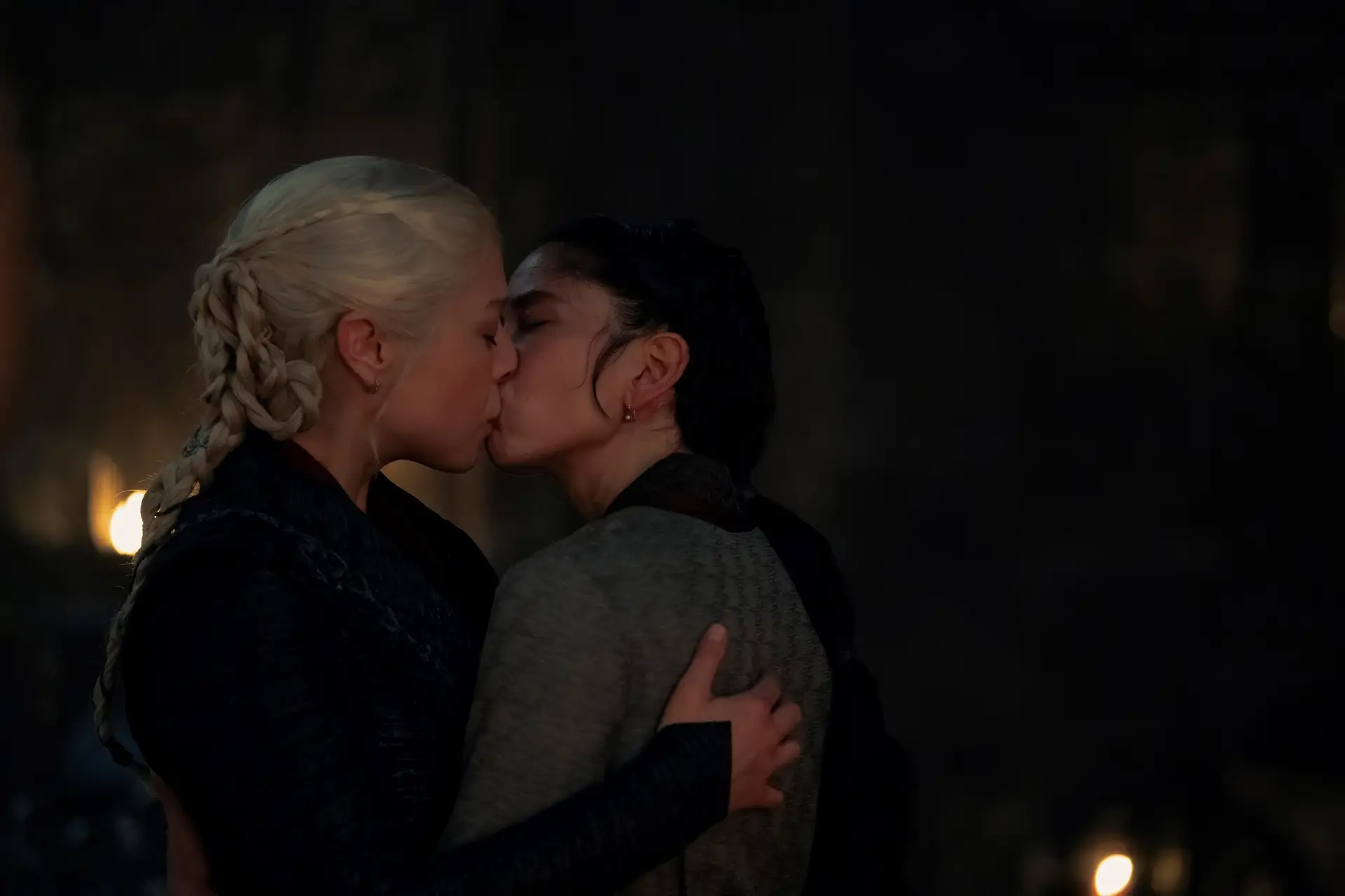 Emma D'Arcy and Sonoya Mizuno as Rhaenyra and Mysaria in 