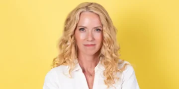 The CEO of the Livestrong Foundation shares 4 daily habits to reduce her risk of cancer