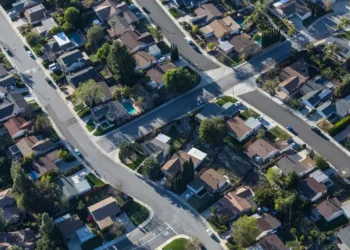 Here’s how much money you need to make to be middle-class in every US state