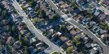 Here’s how much money you need to make to be middle-class in every US state