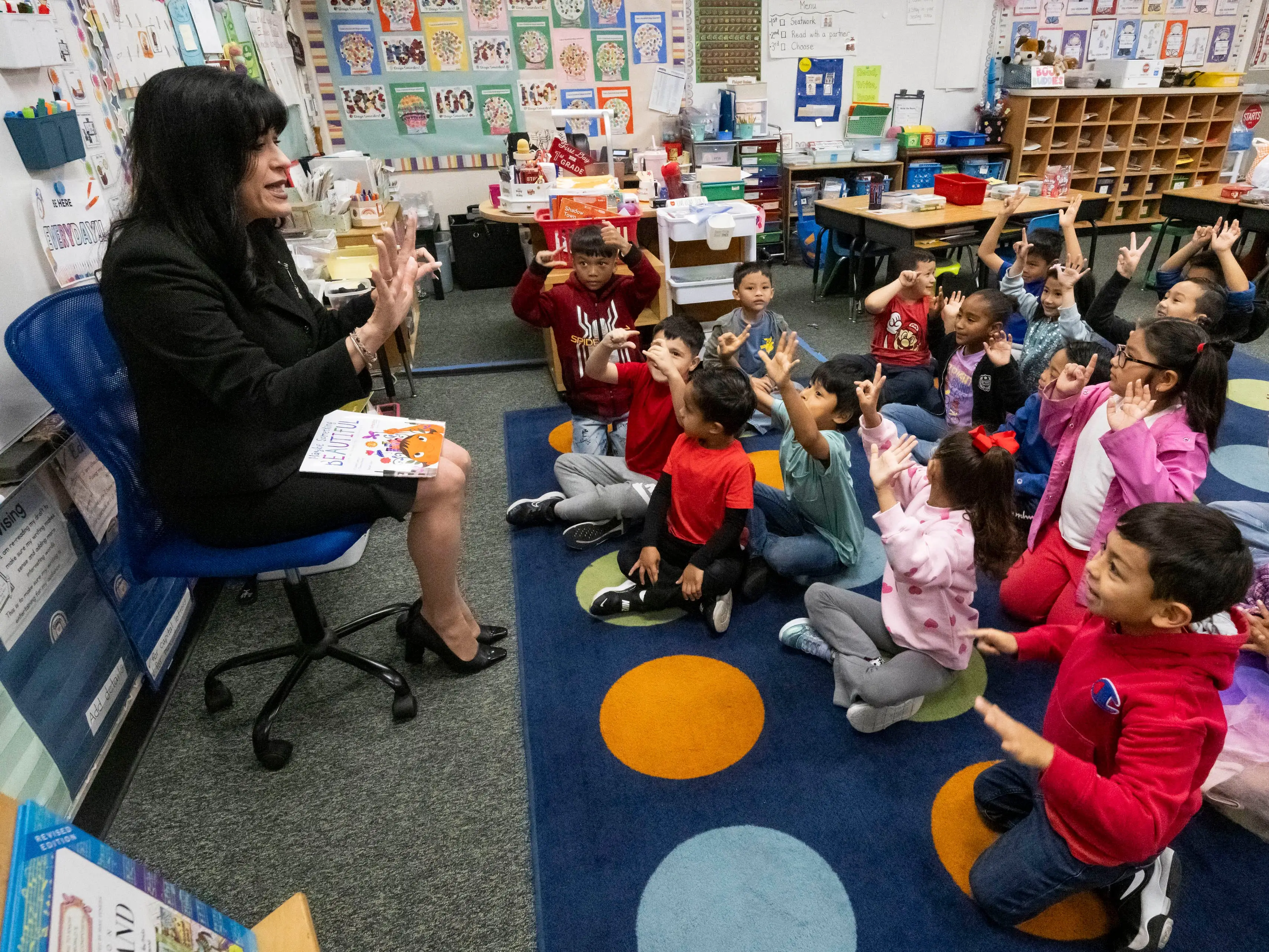 A teacher instructing kindergarten students in Rosita Elementary School in Santa Ana, California.