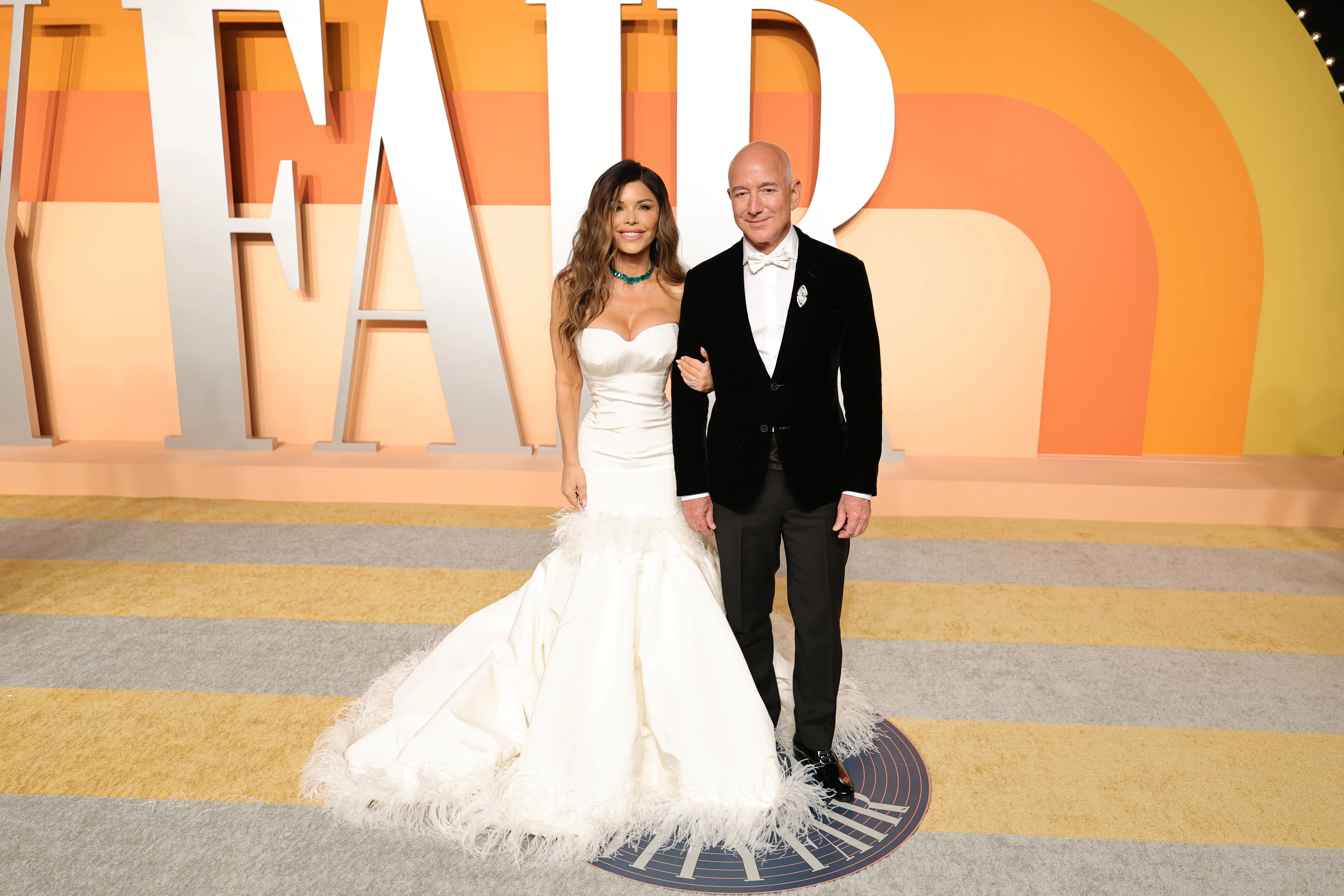 Lauren Sánchez Bezos and Jeff Bezos at the 2025 Vanity Fair Oscars party.