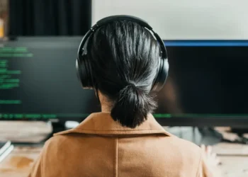 How people secretly working multiple full-time jobs are dodging RTO, layoffs, and employee tracking.