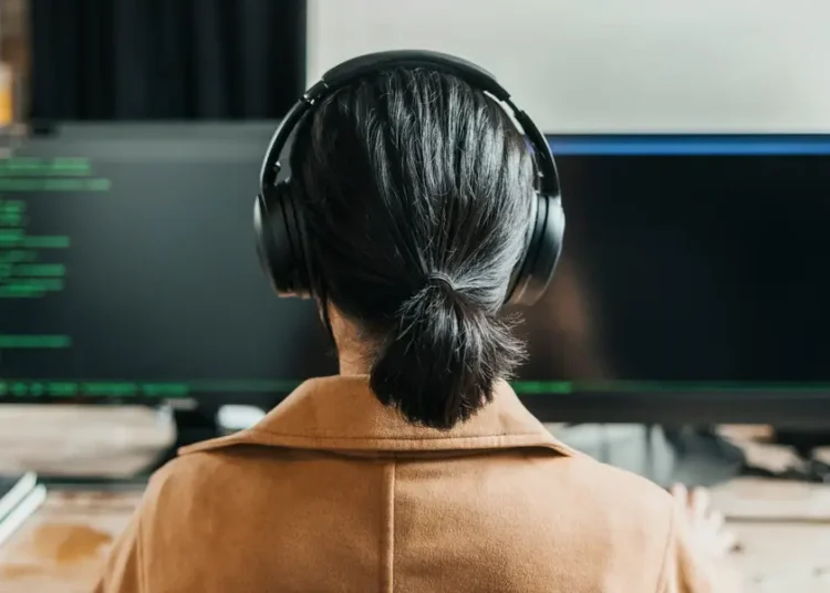 How people secretly working multiple full-time jobs are dodging RTO, layoffs, and employee tracking.