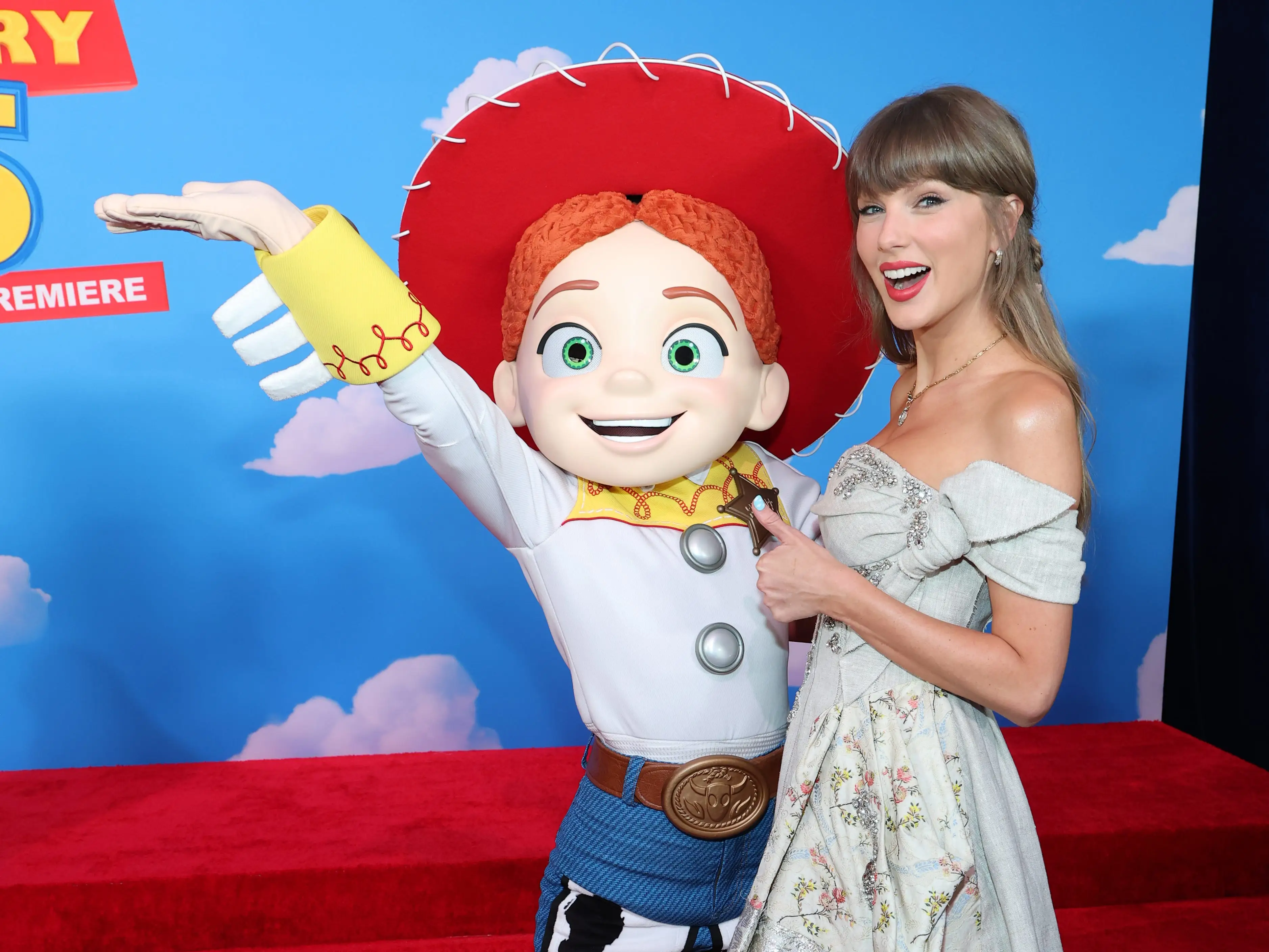 Taylor Swift and Jessie.