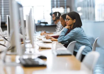 I’m a college admissions expert, and my top students use AI. Here’s how your kids should use AI on their essays.