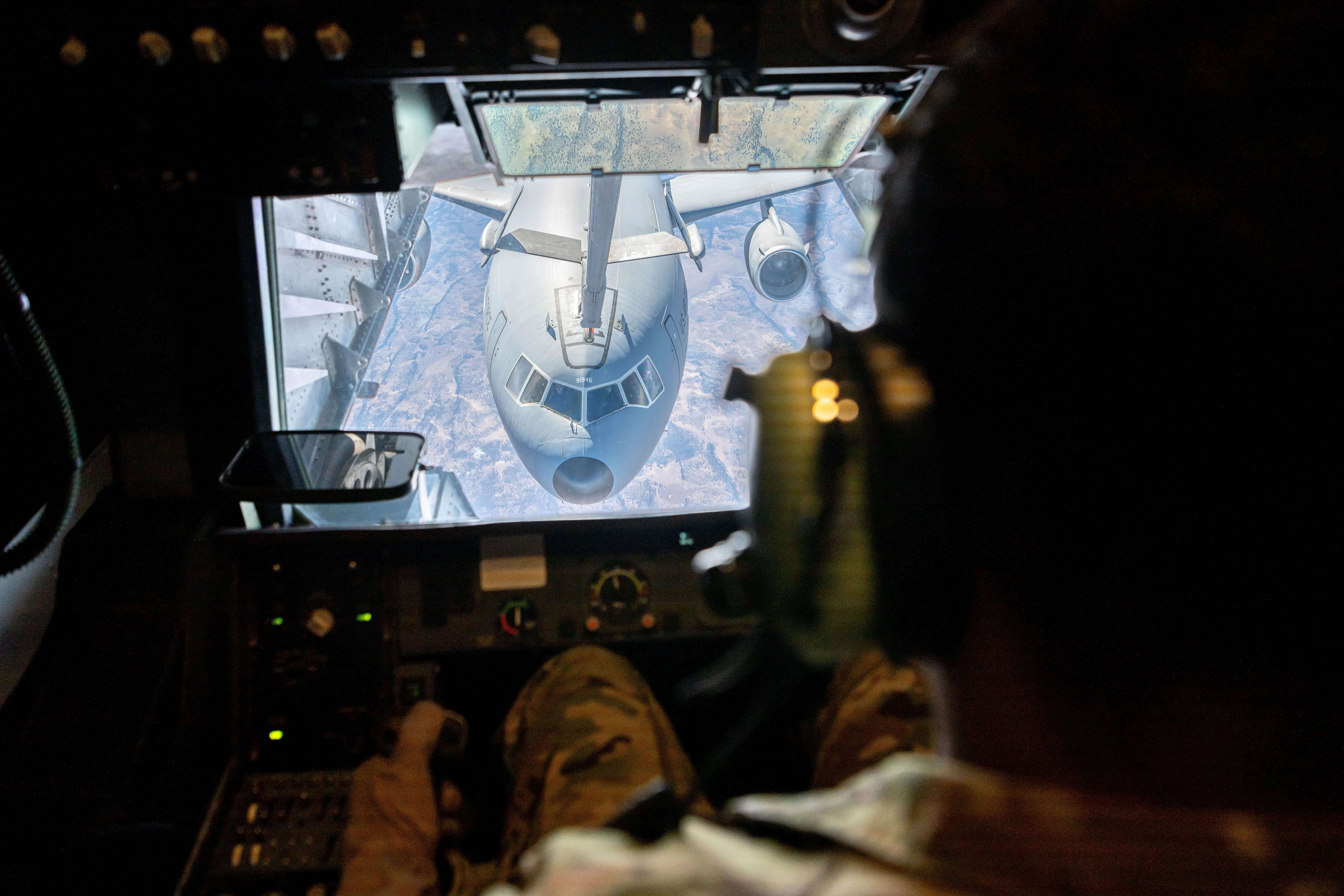 A KC-10 Extender refuels a plane.