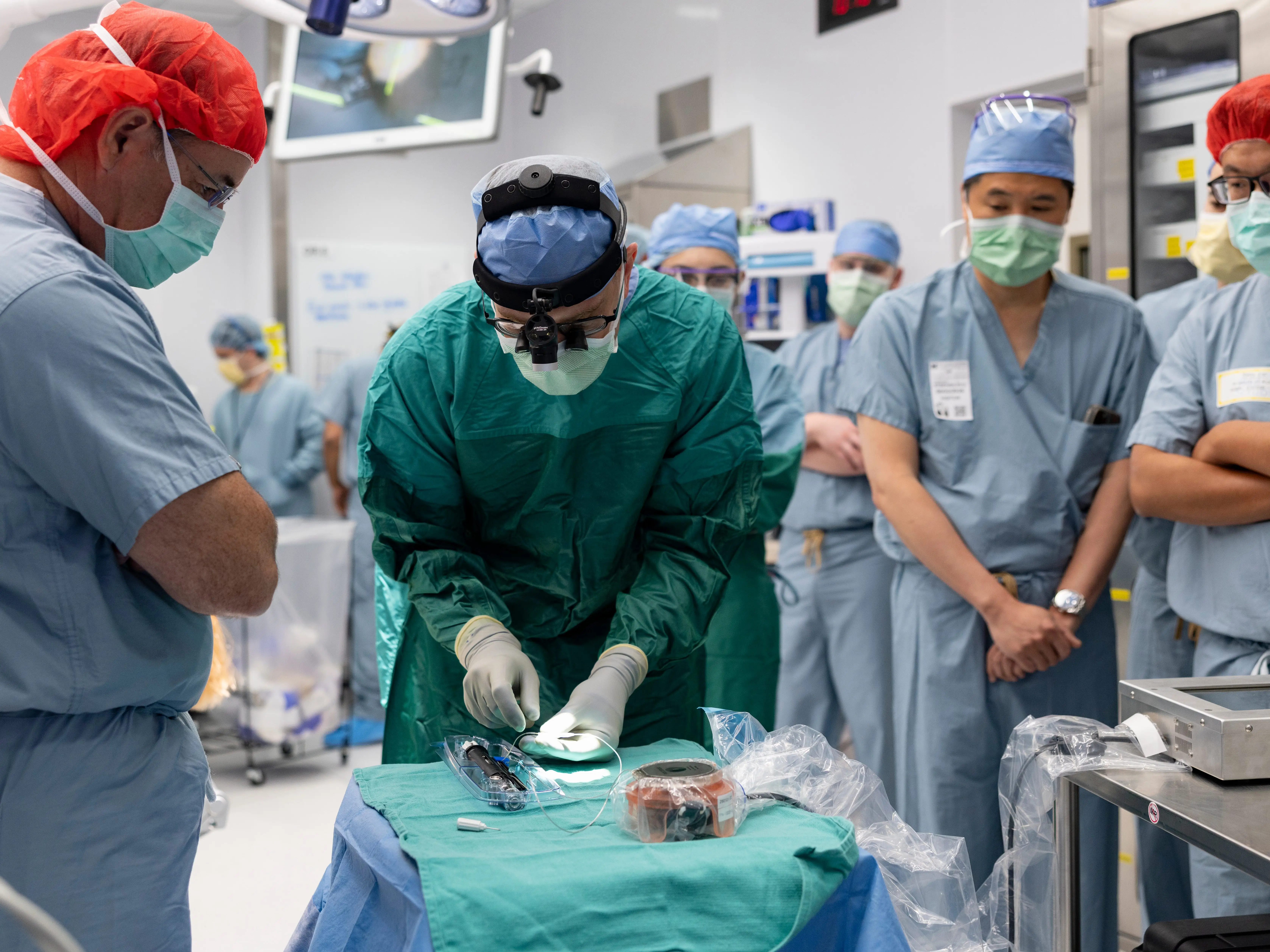 Dr. Matthew Willsey and the Paradromics team connect and test the device components.