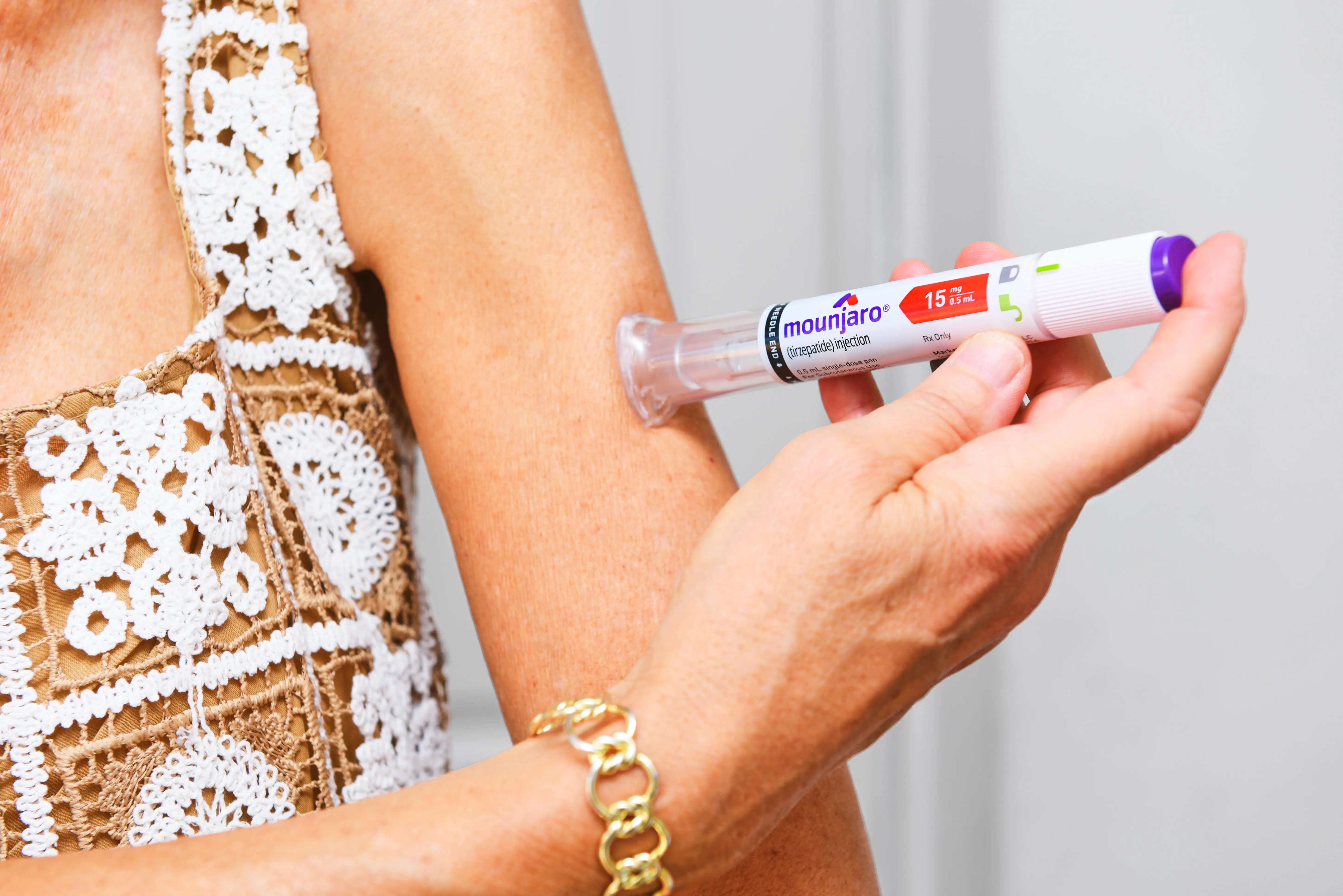woman injecting monjouro