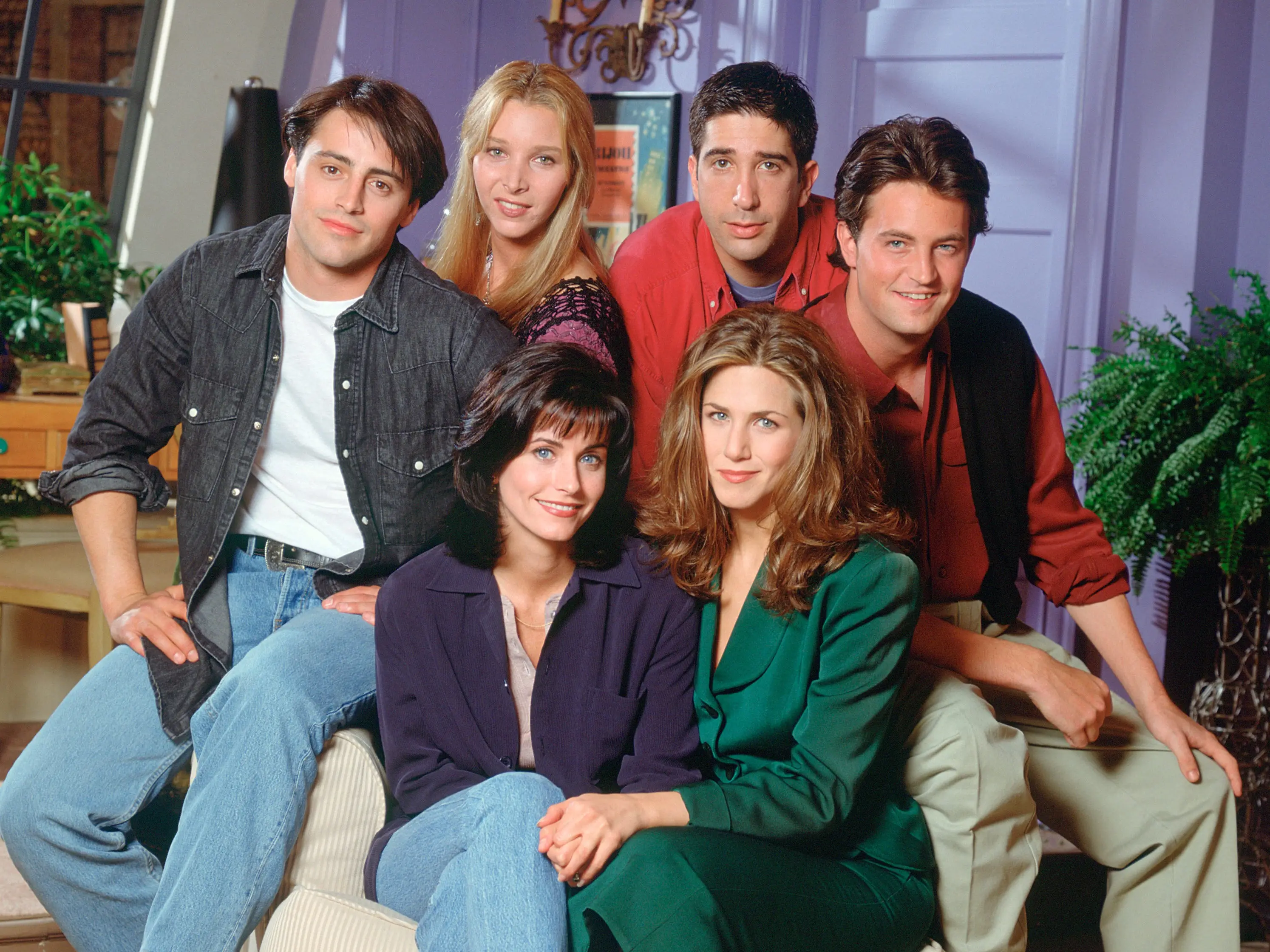 Actors clockwise from bottom left, Courteney Cox as 'Monica Geller', Matt LeBlanc as 'Joey Tribbiani', Lisa Kudrow as 'Phoebe Buffay', David Schwimmer as 'Ross Geller', Matthew Perry as 'Chandler Bing', Jennifer Aniston as 'Rachel Green' in a 'Friends' group portrait, June 15th 1994