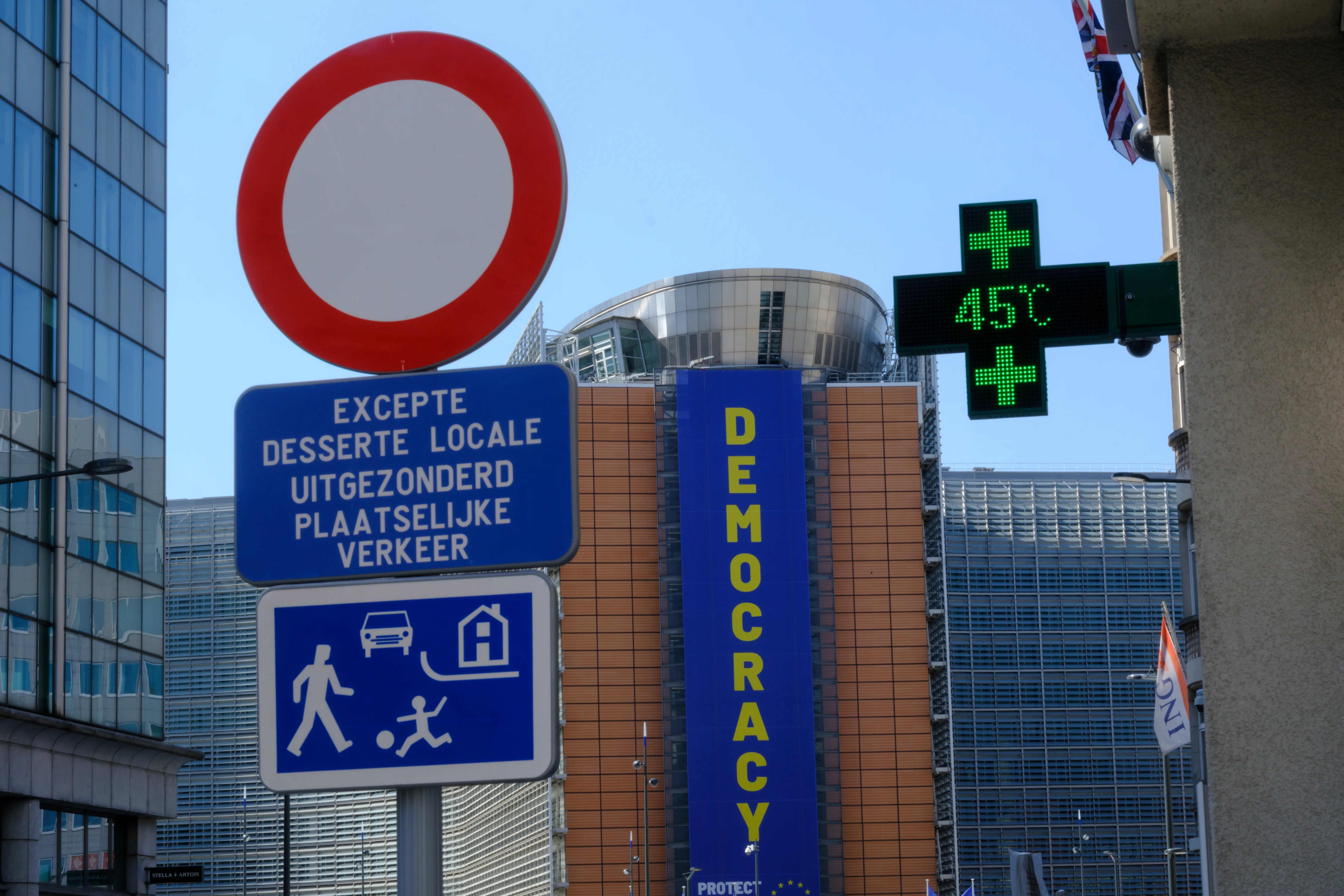 A thermometer shows 45 degrees Celsius in Brussels, Belgium.