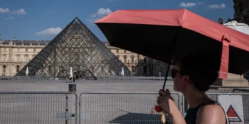 Canceled trains, early closures, and ice cream shortages: Photos show the impact of the European heat wave