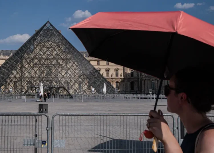 Canceled trains, early closures, and ice cream shortages: Photos show the impact of the European heat wave